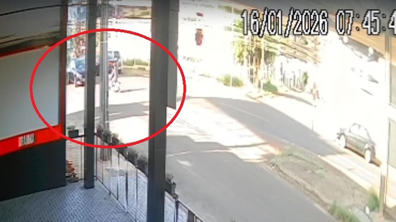 Câmera flagra colisão entre veículo elétrico e carro no Santa Cruz