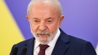 Lula diz que salário mínimo é baixo, mas aponta importância de direito