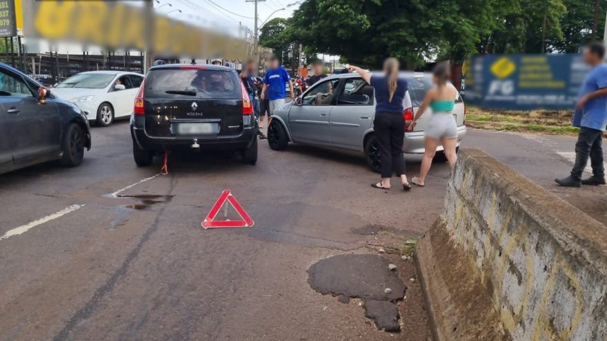 Acidente na entrada de viaduto provoca congestionamento quilométrico no São Cristóvão
