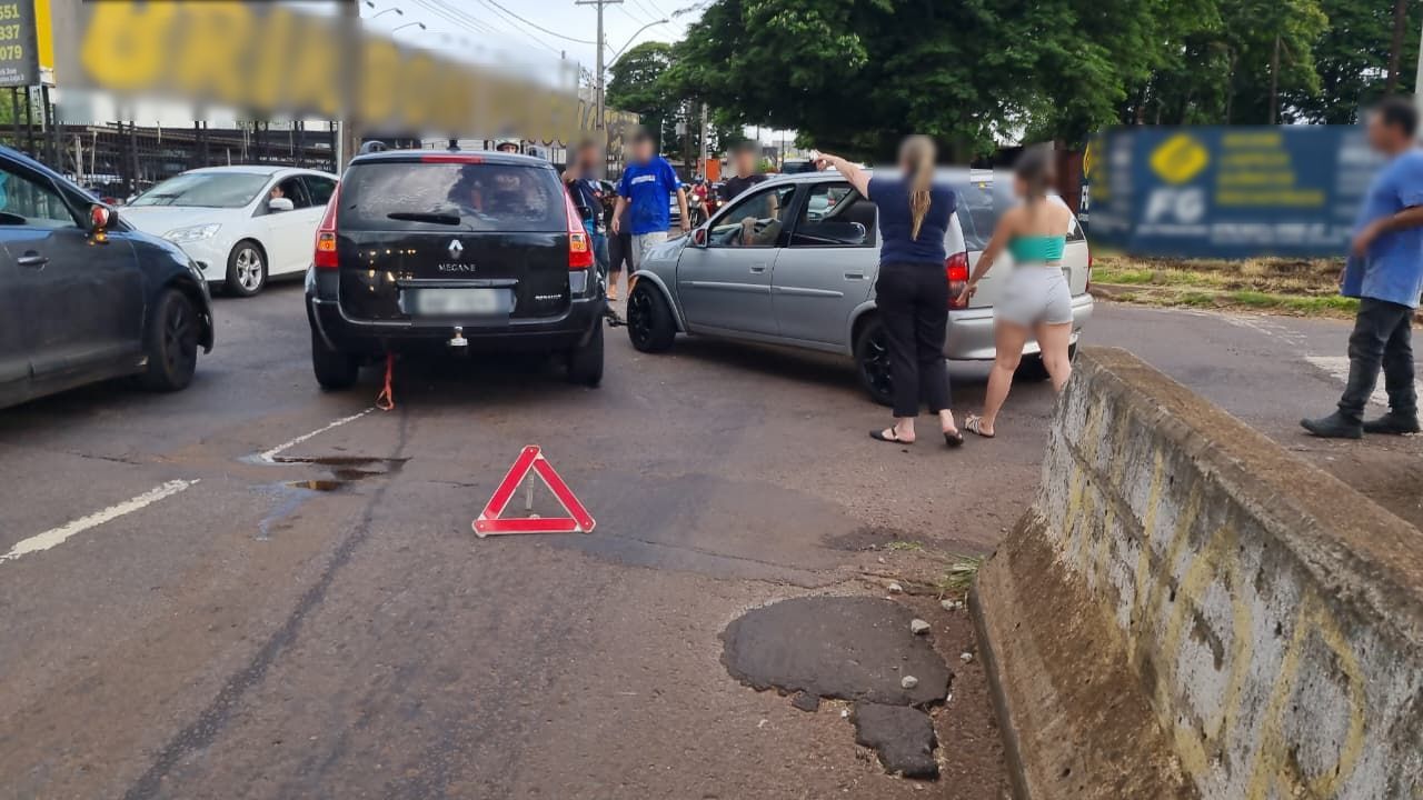 Acidente na entrada de viaduto provoca congestionamento quilométrico no São Cristóvão