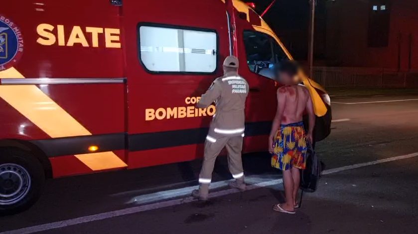 Jovens ficam feridos após colisão entre moto e Etios no Bairro Neva