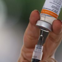 Imagem referente a Há 5 anos, Brasil aplicava primeiras doses de vacina contra a covid-19