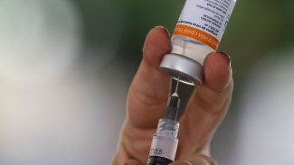 Há 5 anos, Brasil aplicava primeiras doses de vacina contra a covid-19