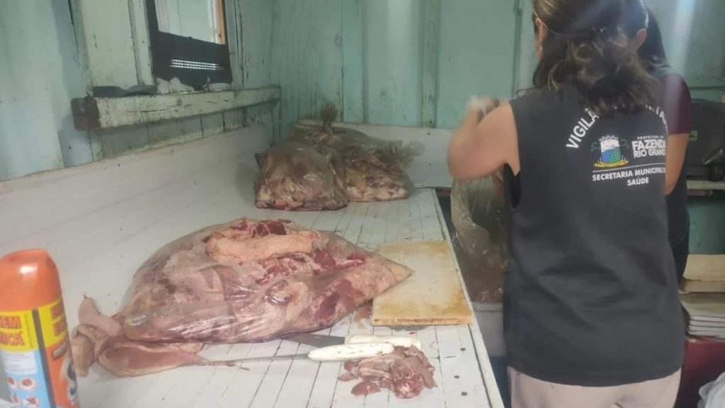 Açougue clandestino que reaproveitava carne podre é descoberto no Paraná