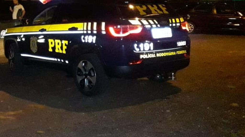 Colisão frontal termina com duas mortes na BR-277, em Palmeira