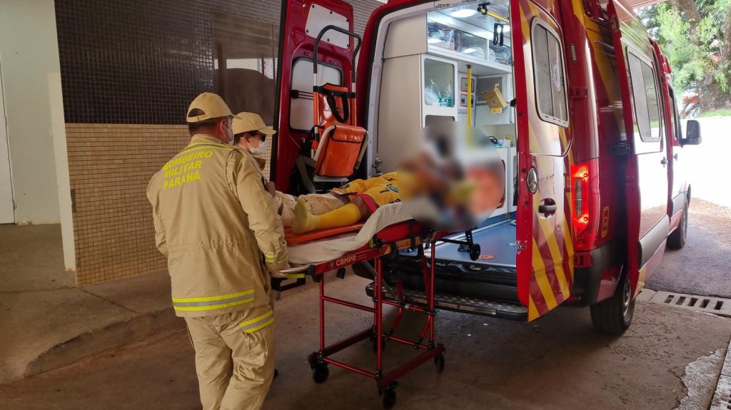 Homem quebra a perna durante partida de futebol no 14 de Novembro