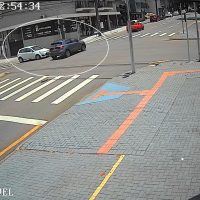 Imagem referente a Câmera flagra acidente entre Fiesta e T-Cross no Centro de Cascavel