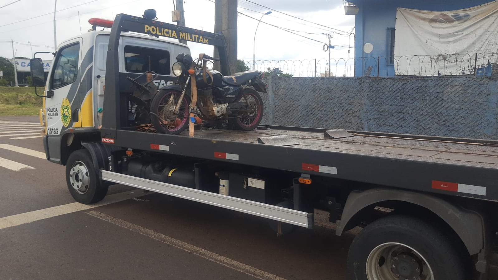 Motocicleta sem retrovisores e que transportava criança menor de 10 anos é apreendida pela PM