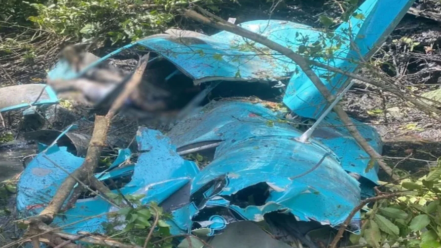 Helicóptero cai na zona oeste do Rio e deixa três pessoas mortas