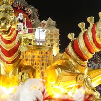 Enredos das escolas de samba contam a história não oficial Imagem referente a Enredos das escolas de samba contam a história não oficial