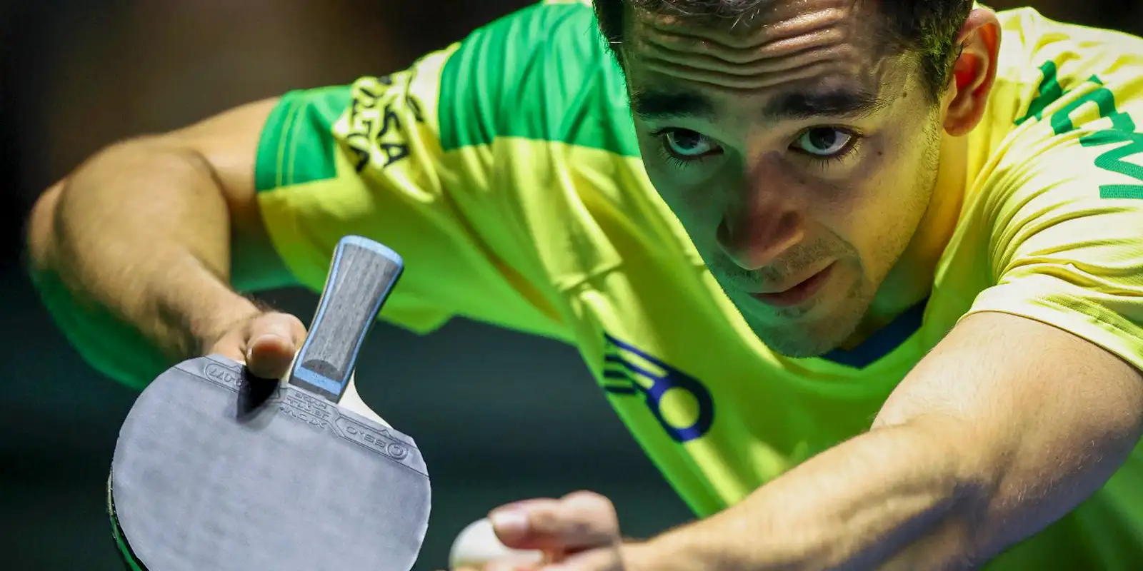 Calderano fica com bronze em Doha após derrota para jovem chinês Imagem referente a Calderano fica com bronze em Doha após derrota para jovem chinês