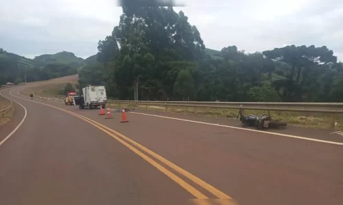 Jovem morre após bater moto contra guard-rail na PR-239, em Pitanga Jovem morre após bater moto contra guard-rail na PR-239, em Pitanga