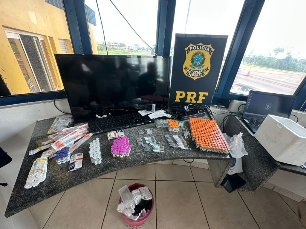 Casal é preso na BR-277 com medicamentos para emagrecer presos ao corpo