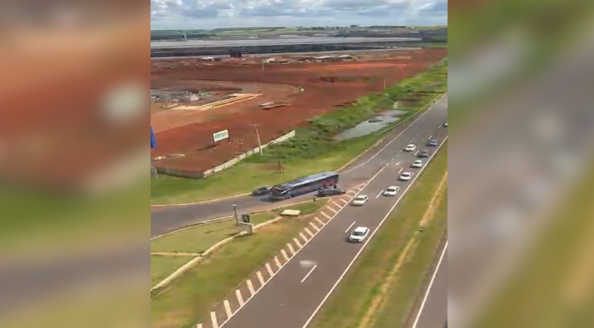 Imagem referente a Flagrante aéreo: Vídeo mostra abordagem que resultou em grande apreensão de contrabando