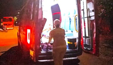 Imagem referente a Jovem de 19 anos sofre fraturas após colisão entre moto e carro no Bairro Santa Cruz