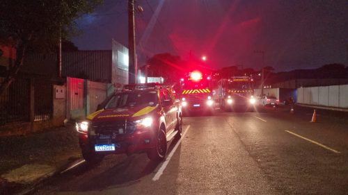 Incêndio atinge kitnet na região norte de Cascavel Incêndio atinge kitnet na região norte de Cascavel