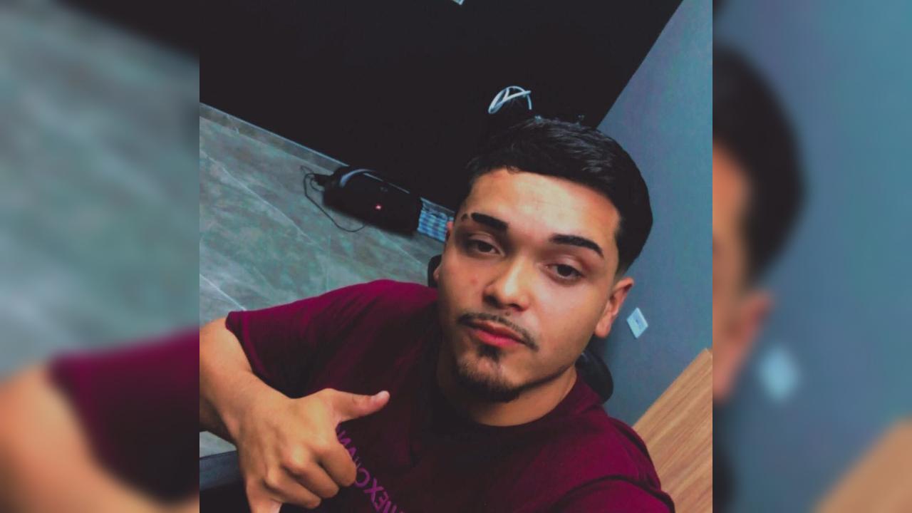 Jovem morre e esposa fica ferida após moto bater em caminhão na BR-277 Jovem morre e esposa fica ferida após moto bater em caminhão na BR-277