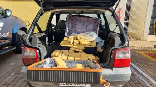 Motorista abandona Uno com malas cheias de maconha na BR-277 Motorista abandona Uno com malas cheias de maconha na BR-277