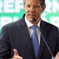 Problema da dívida pública está nos juros, não no déficit, diz Haddad Imagem referente a Problema da dívida pública está nos juros, não no déficit, diz Haddad