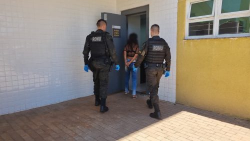 Procurada por roubo agravado, mulher tenta se passar por irmã mas é detida pela ROMU da GM Procurada por roubo agravado, mulher tenta se passar por irmã mas é detida pela ROMU da GM