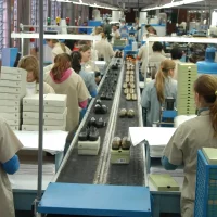 Faturamento da indústria sobe, mas emprego cai pelo terceiro mês Imagem referente a Faturamento da indústria sobe, mas emprego cai pelo terceiro mês