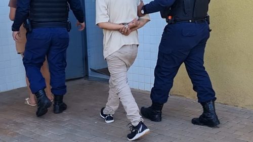 Mulher é presa após furtar notebook em centro de treinamento de Cascavel Mulher é presa após furtar notebook em centro de treinamento de Cascavel