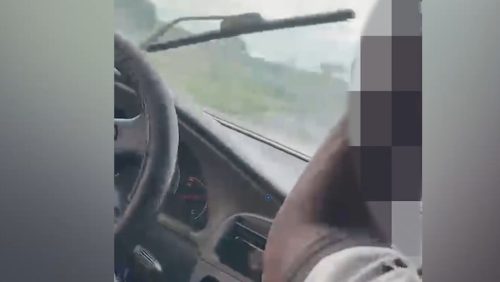 Celular grava carro capotando a 140 km/h; imagens mostram pânico na estrada e choro de criança, no PR Celular grava carro capotando a 140 km/h; imagens mostram pânico na estrada e choro de criança, no PR