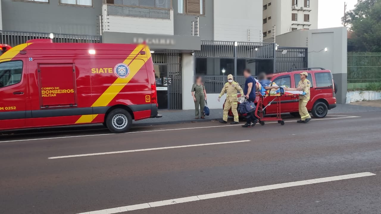 Acidente doméstico em edifício no Centro deixa idosa com suspeita de fratura no pé Acidente doméstico em edifício no Centro deixa idosa com suspeita de fratura no pé