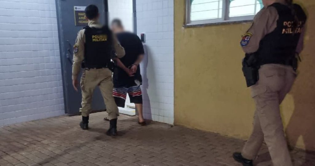 Jovem com mandado de prisão por tráfico é detido pela Rocam em Cascavel