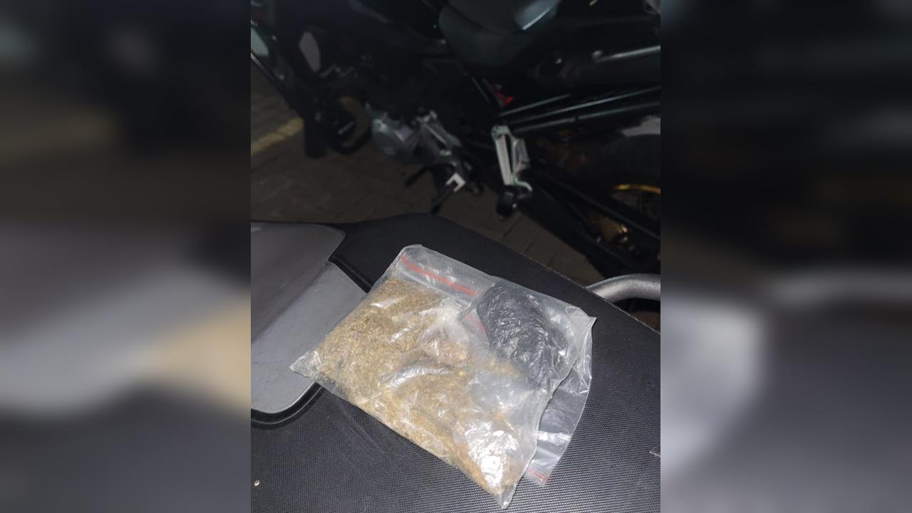 PM apreende maconha e encaminha jovem para termo circunstanciado em Cascavel PM apreende maconha e encaminha jovem para termo circunstanciado em Cascavel