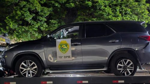 Polícia Militar recupera caminhonete furtada e prende casal na BR-467 Polícia Militar recupera caminhonete furtada e prende casal na BR-467