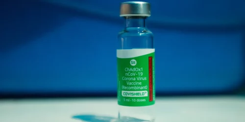 Mobilização para produzir vacina contra covid deixou legado para o SUS Imagem referente a Mobilização para produzir vacina contra covid deixou legado para o SUS