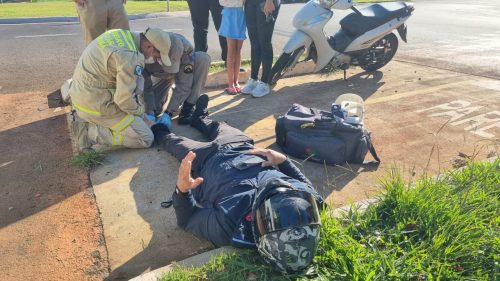 Motociclista fica ferido após colisão na Avenida Rocha Pombo Motociclista fica ferido após colisão na Avenida Rocha Pombo