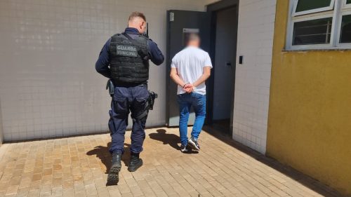 Homem é detido por importunação e perseguição em Cascavel Homem é detido por importunação e perseguição em Cascavel