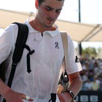 Imagem referente a Fora de ritmo, João Fonseca cai na estreia do Aberto da Austrália