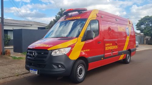 Adolescente é socorrida pelo Siate na Rua Gurgel Adolescente é socorrida pelo Siate na Rua Gurgel