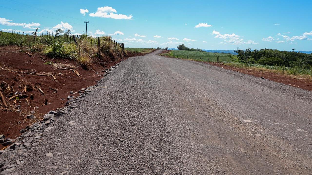 Cascavel recebe maior pacote de asfalto rural com Gugu Bueno