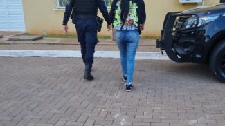 Mulher que pulou de carro em movimento para fugir do ex procura a Delegacia