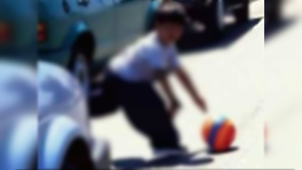 Criança de 2 anos é atropelada após atravessar rua para buscar brinquedo e motorista é preso no PR Imagem referente a Criança de 2 anos é atropelada após atravessar rua para buscar brinquedo e motorista é preso no PR