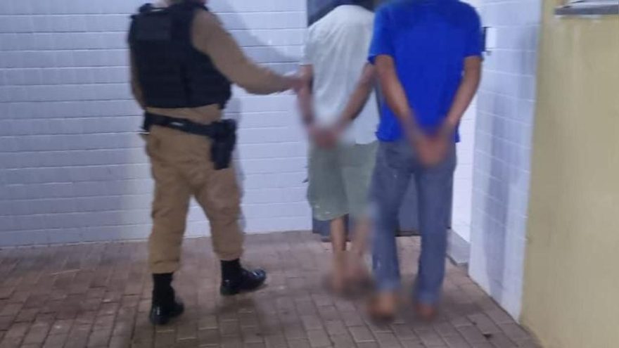 Homem com mandado de prisão por estupro é detido durante apuração de furto de celular