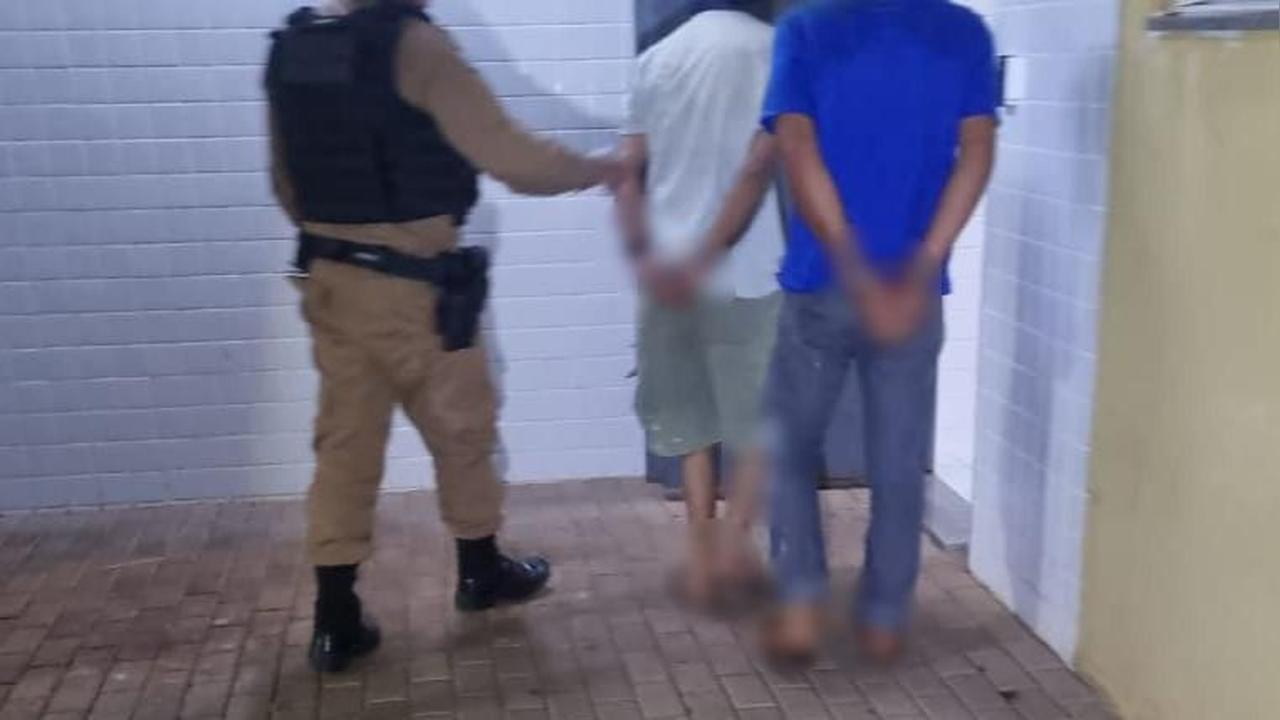 Homem com mandado de prisão por estupro é detido durante apuração de furto de celular Homem com mandado de prisão por estupro é detido durante apuração de furto de celular