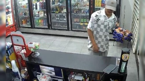 Câmera à qual a CGN teve acesso flagra tentativa de assalto em comércio de Cascavel Câmera à qual a CGN teve acesso flagra tentativa de assalto em comércio de Cascavel