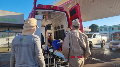 Homem é socorrido após cair em valeta de troca de óleo em Cascavel Homem é socorrido após cair em valeta de troca de óleo em Cascavel