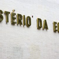 Imagem referente a Governo recompõe orçamento para educação e ciência