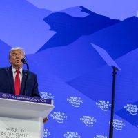 Imagem referente a Em Davos, Trump diz que quer comprar Groenlândia sem uso da força