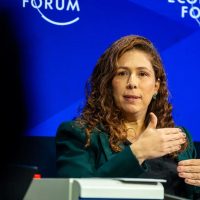 Imagem referente a Em Davos, Esther Dweck defende integração da América Latina