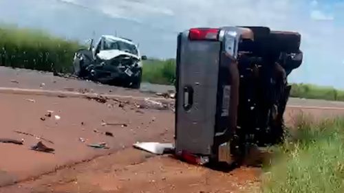 Grave colisão frontal entre caminhonetes deixa vítimas na BR-369, em Juranda Grave colisão frontal entre caminhonetes deixa vítimas na BR-369, em Juranda