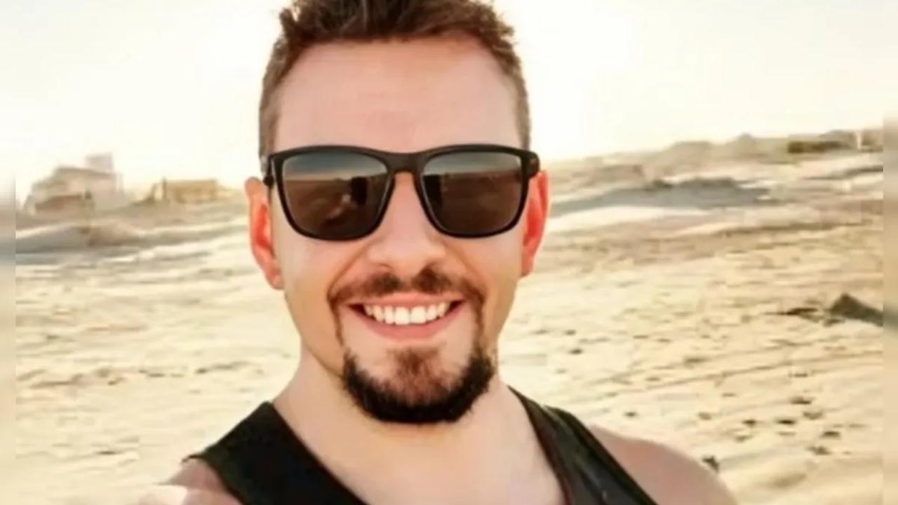 Músico morre ao ser atingido por mais de uma tonelada de mármore Músico morre ao ser atingido por mais de uma tonelada de mármore