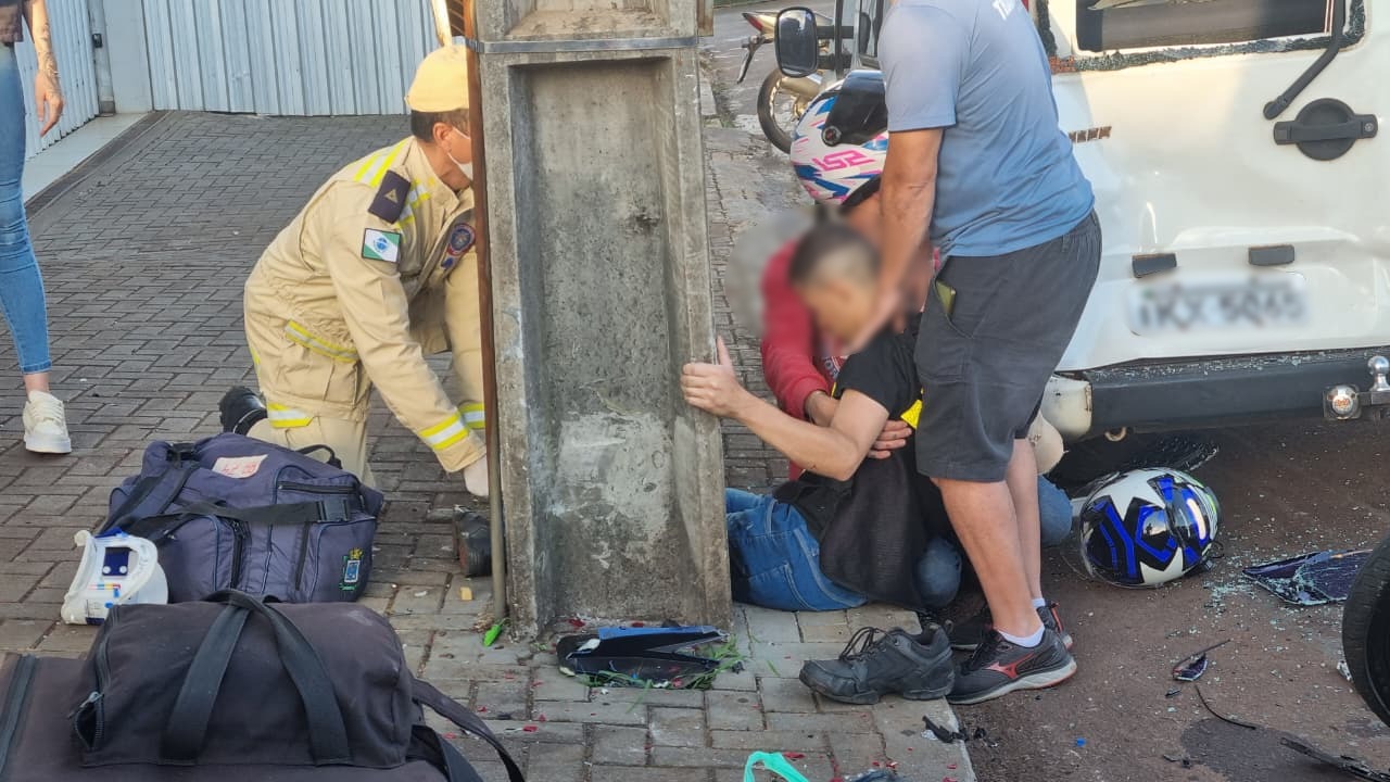 Motociclista sofre fratura exposta em forte batida no Centro