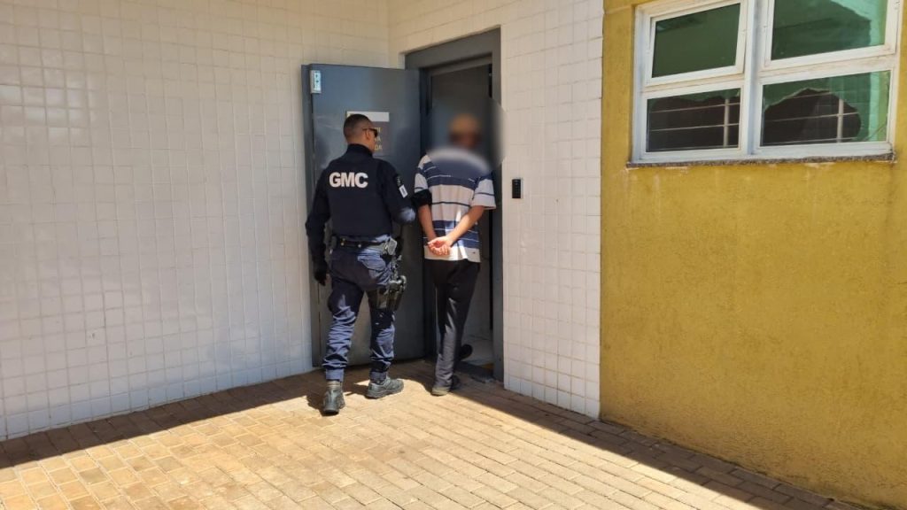 Com tornozeleira descarregada homem é preso pela Guarda Municipal
